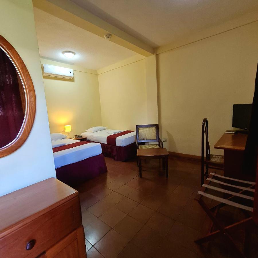 Hotel Austria Леон Екстер'єр фото