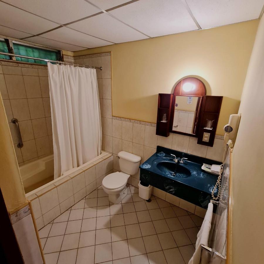 Hotel Austria Леон Екстер'єр фото