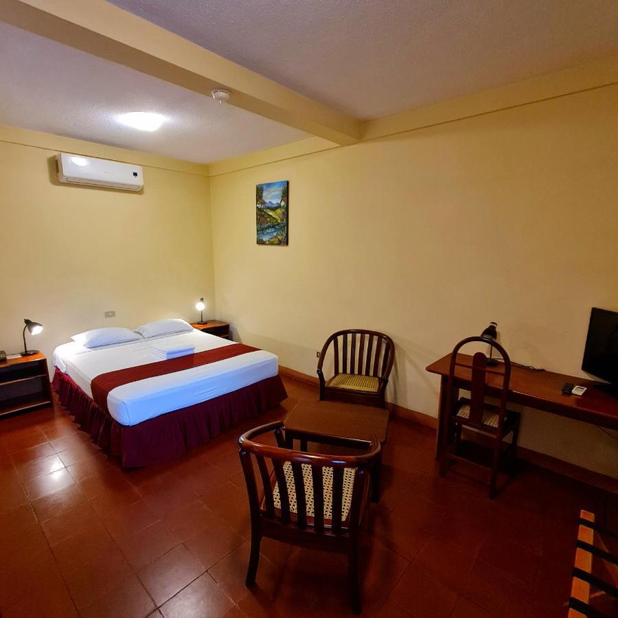 Hotel Austria Леон Екстер'єр фото